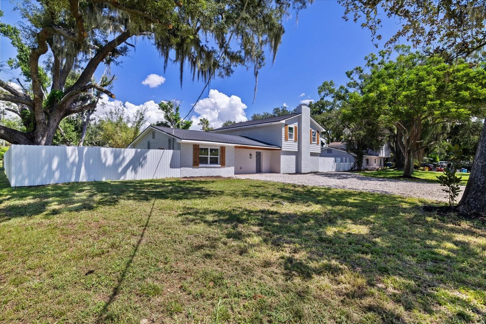 11002 Riverview Dr photo 3