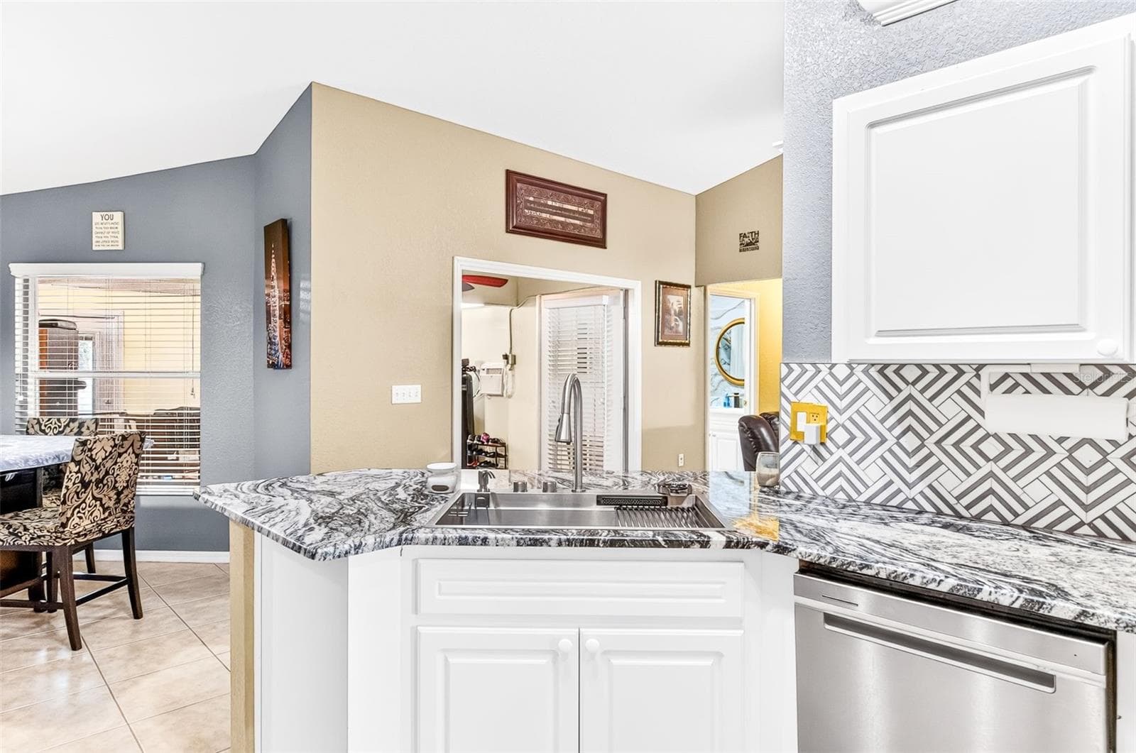 5622 Fischer Dr photo 5