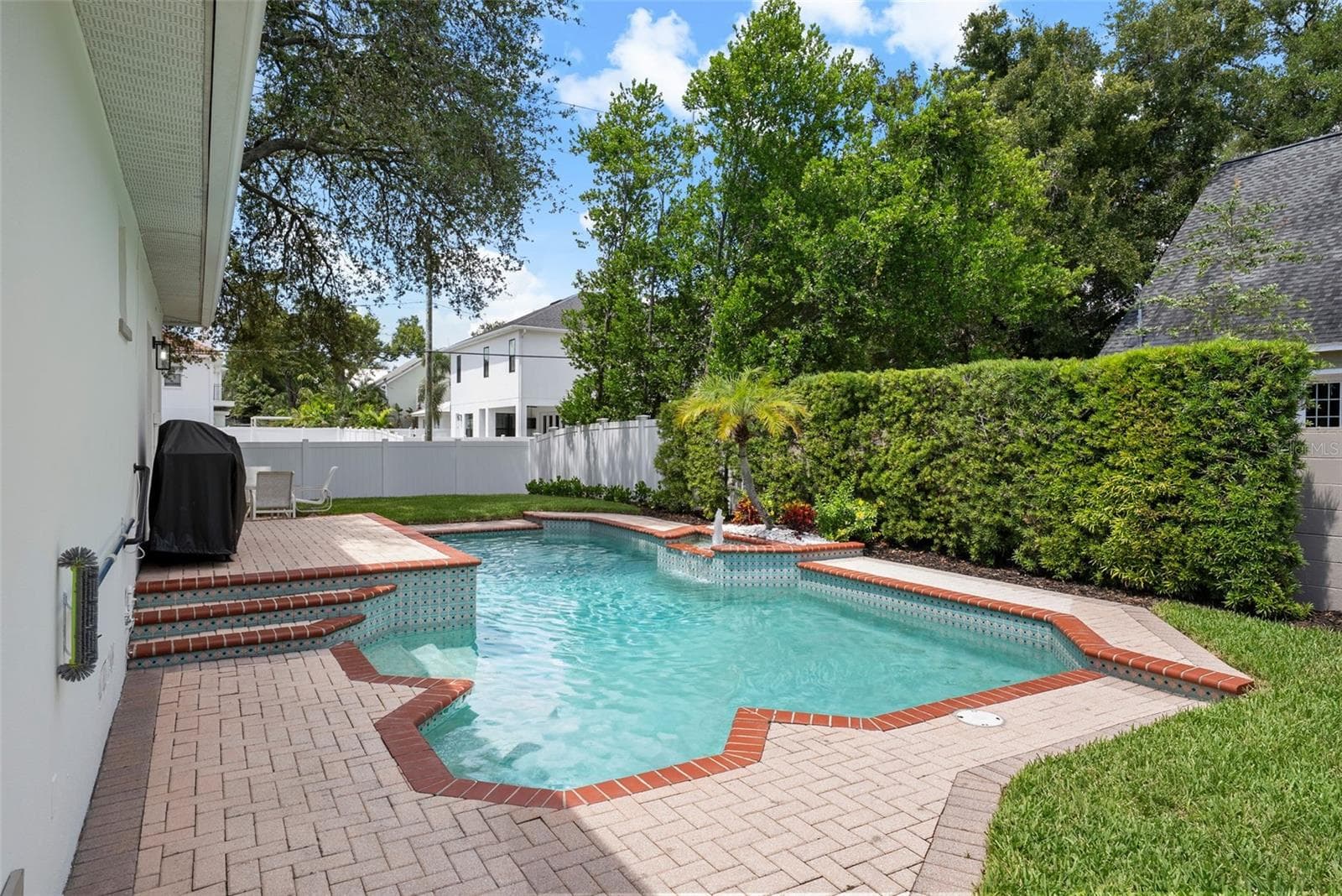 3823 W Tacon St photo 2
