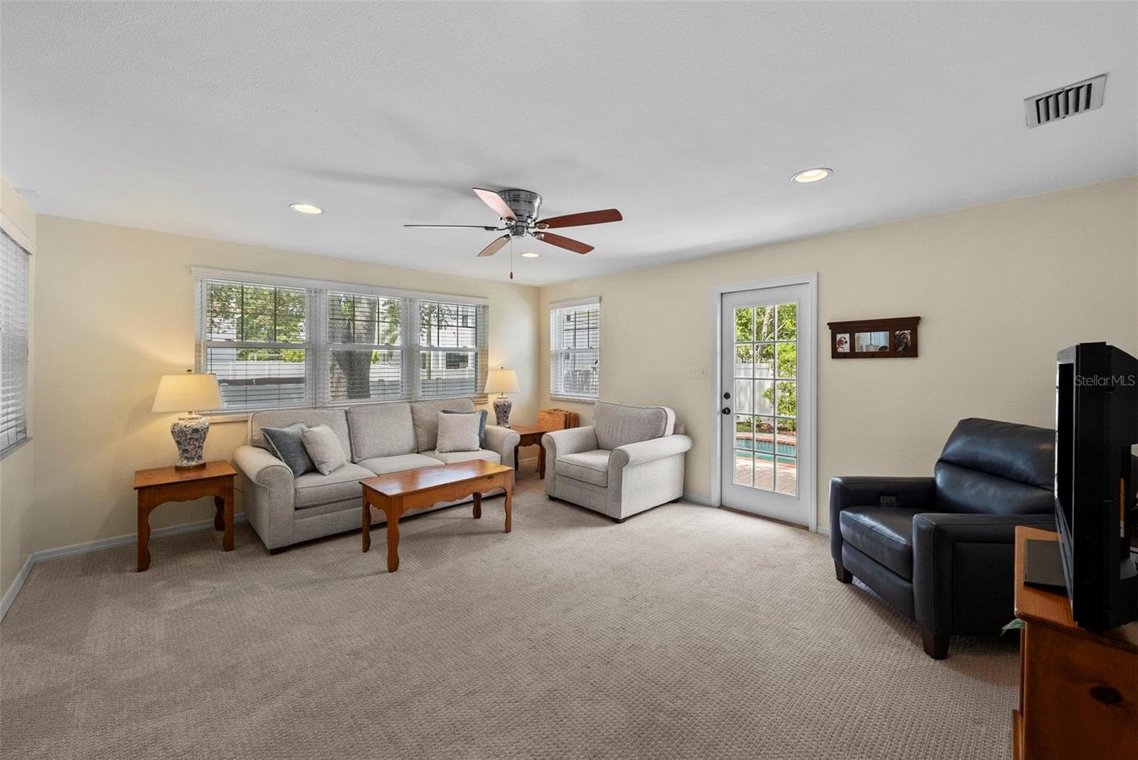 3823 W Tacon St photo 3