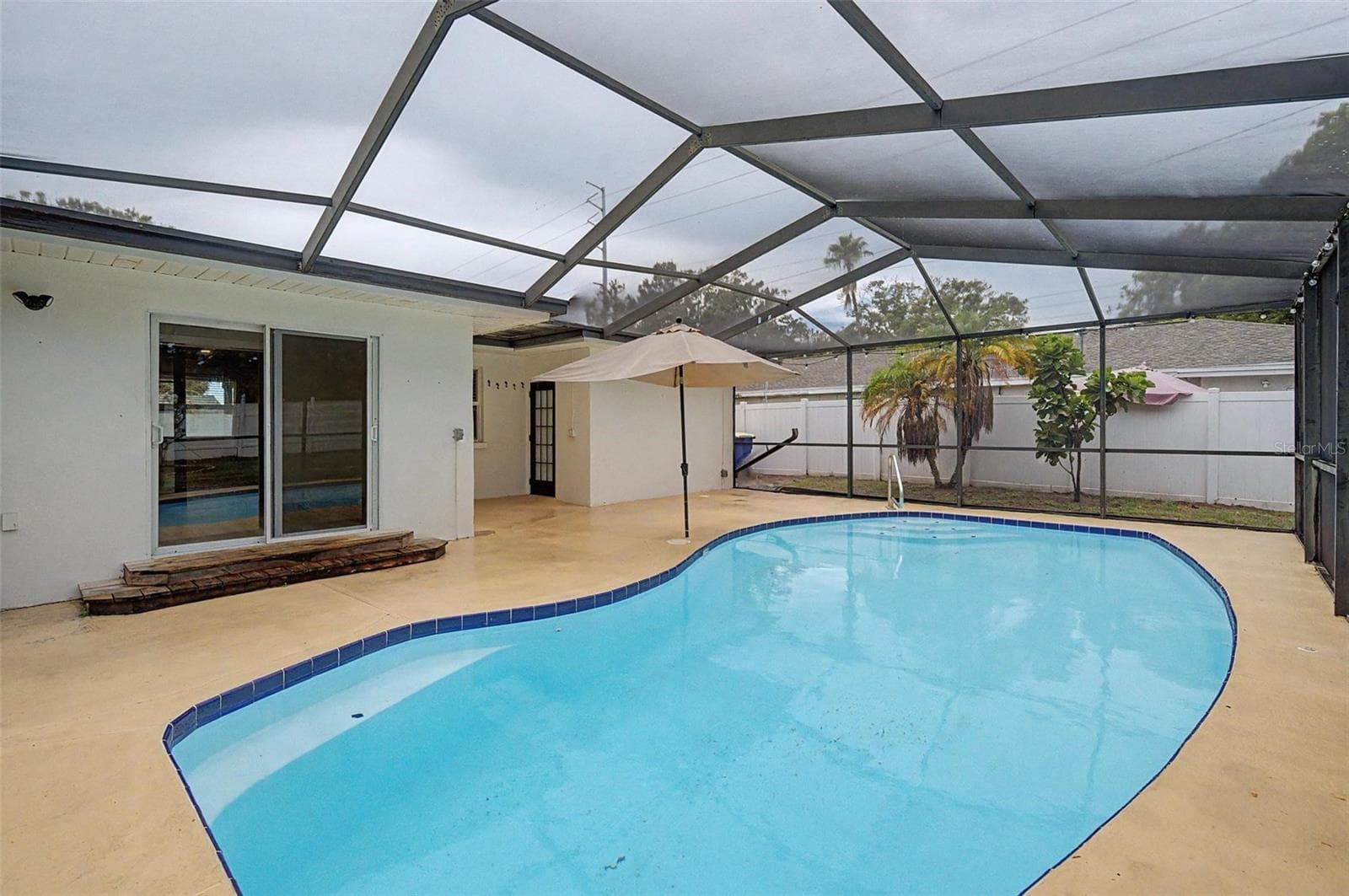 1304 Parkwood St photo 3