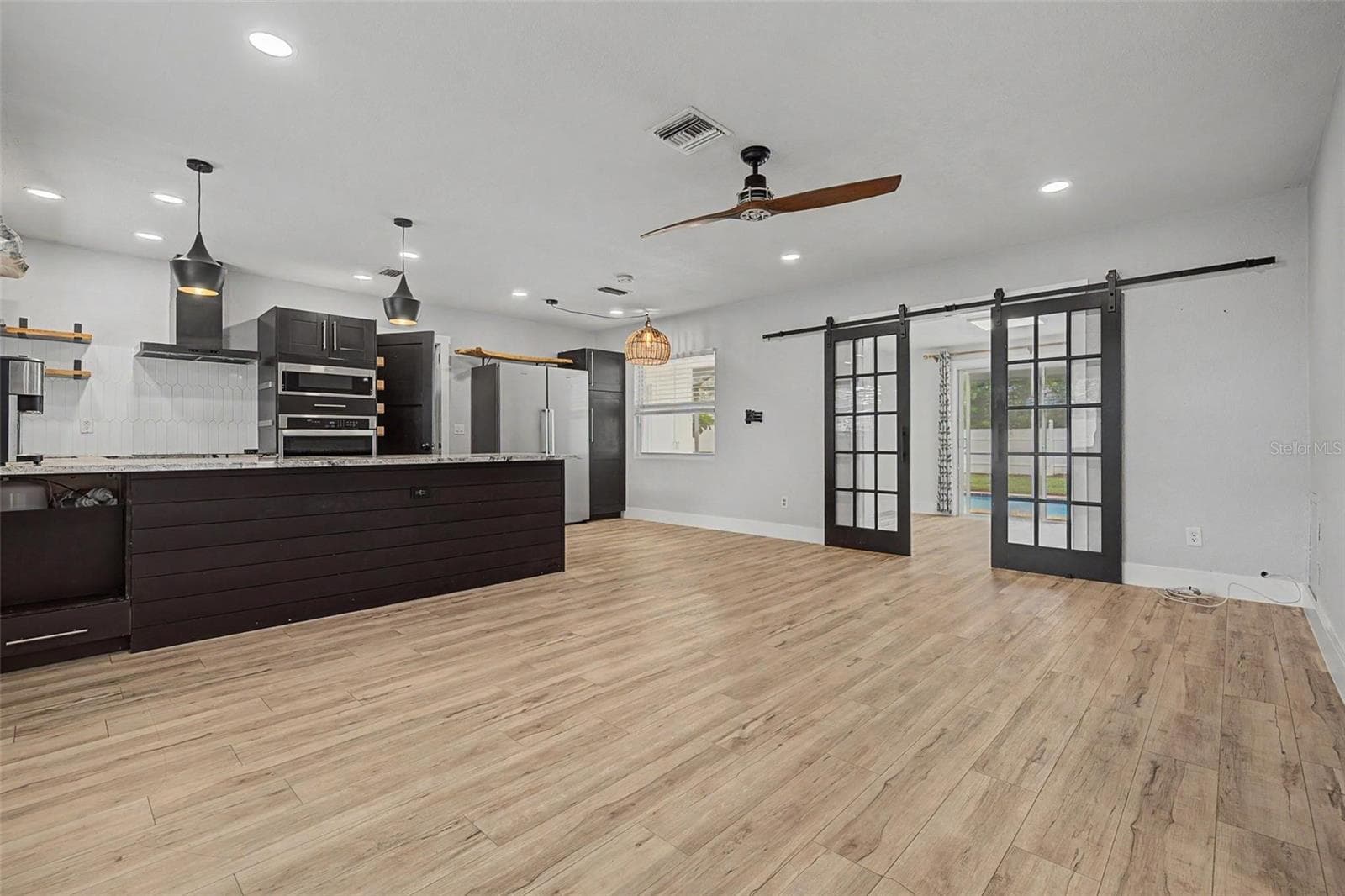 1304 Parkwood St photo 5