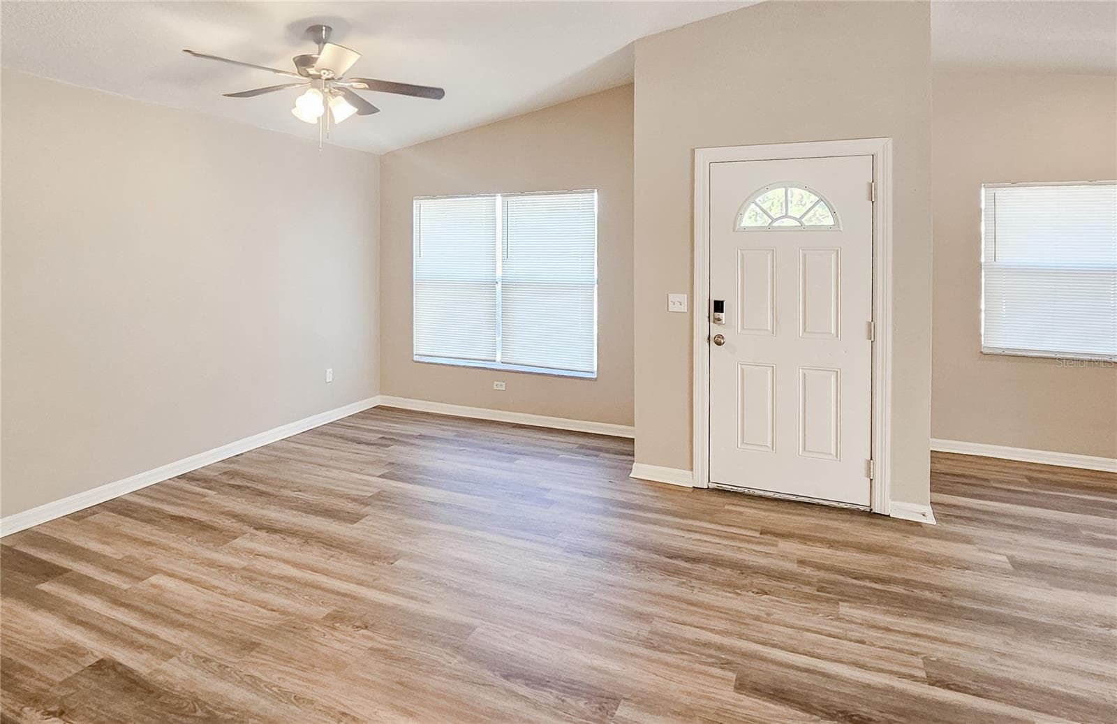1013 E Eskimo Ave photo 2