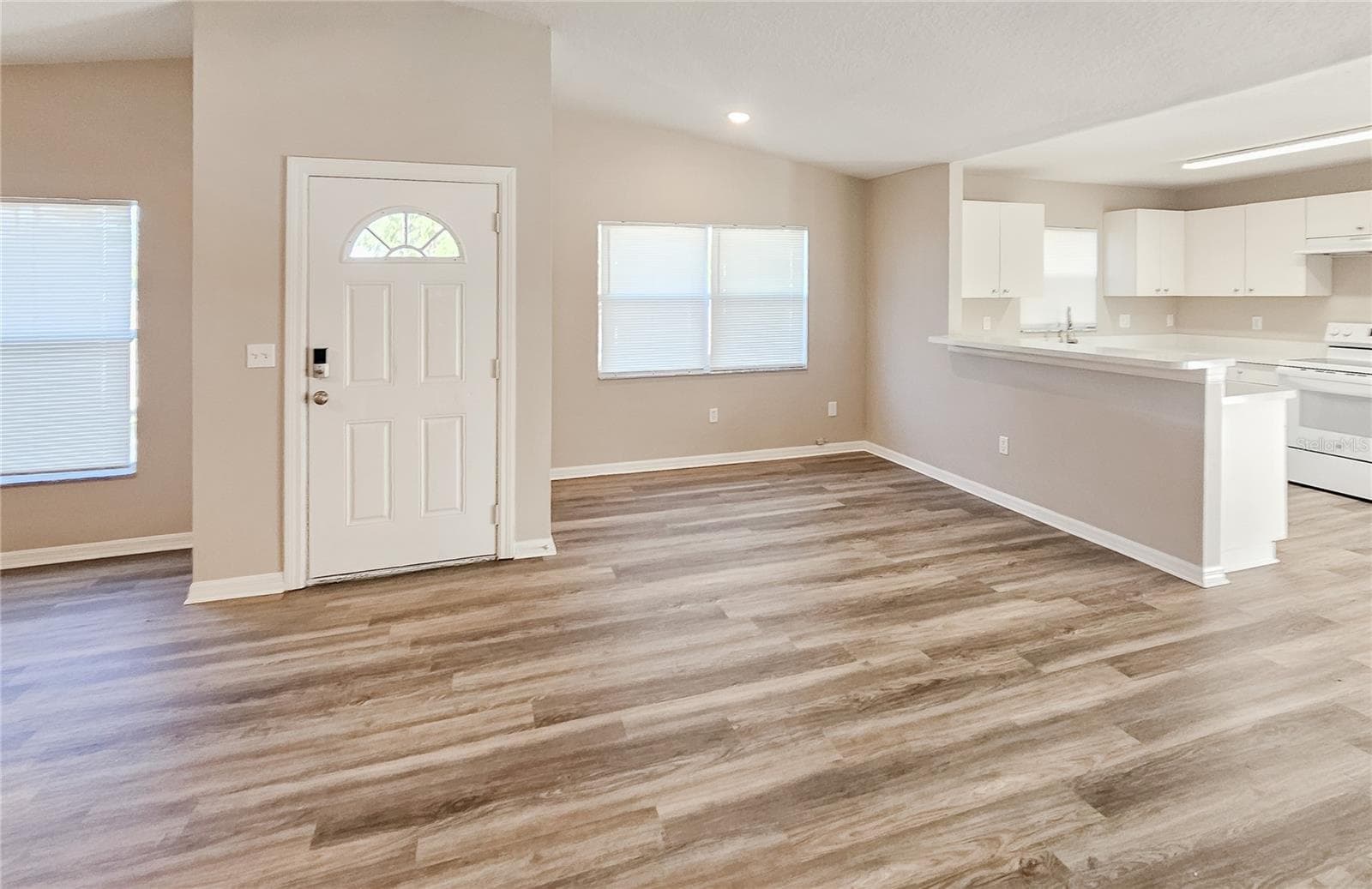 1013 E Eskimo Ave photo 3