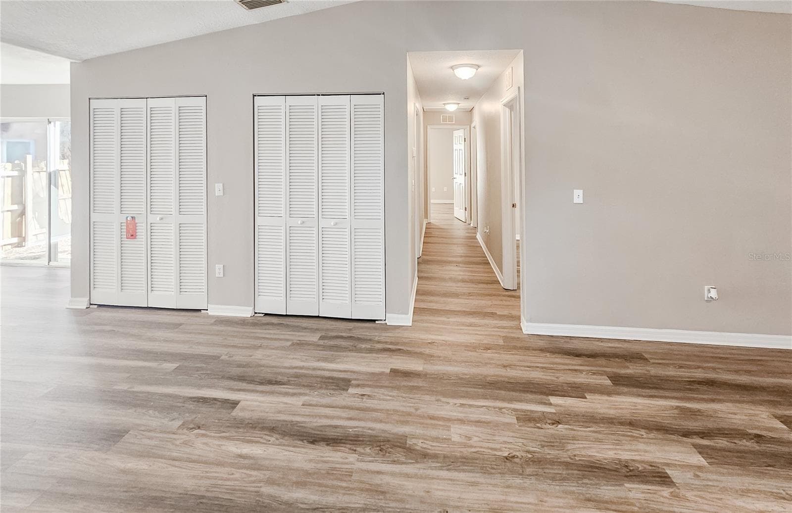 1013 E Eskimo Ave photo 4