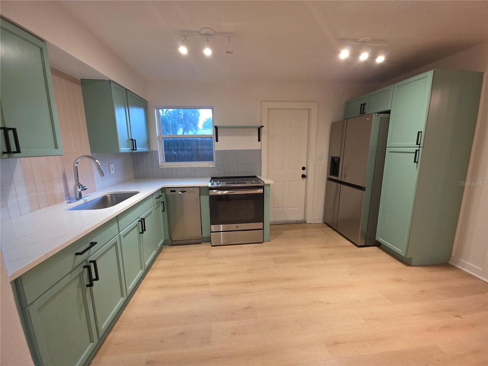 1020 19th St S photo 3