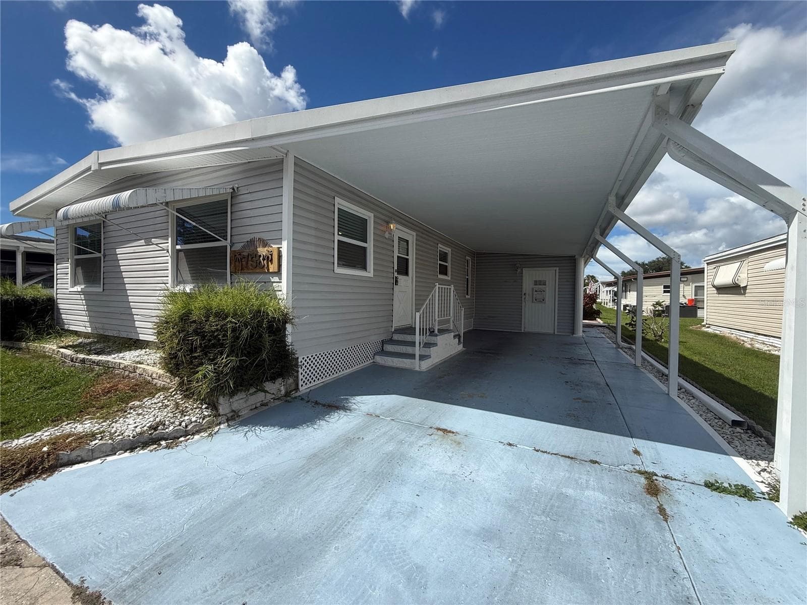 758 Royal Palm Cir photo 2