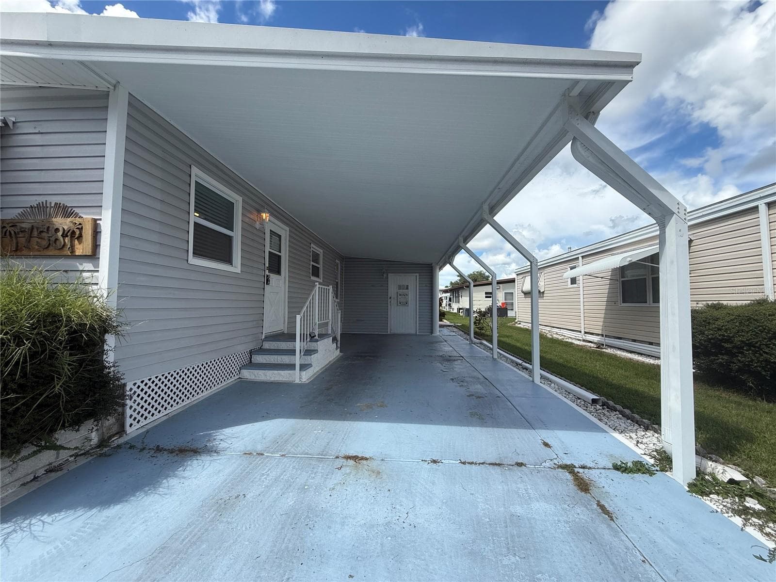 758 Royal Palm Cir photo 3