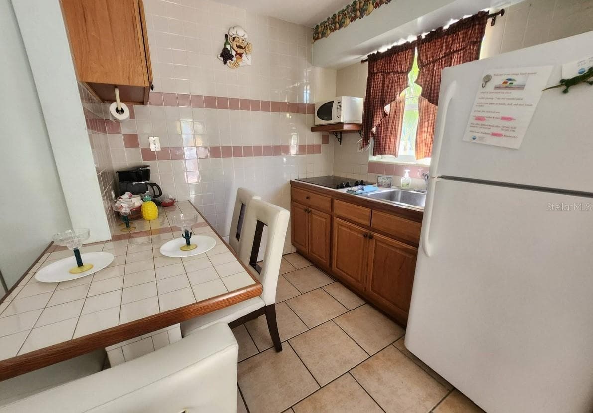 415 Hamden Dr photo 2