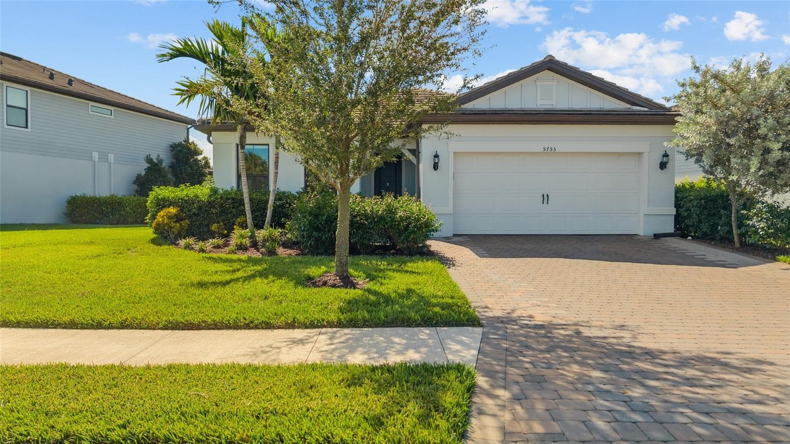 5755 Bluestar CT photo 2
