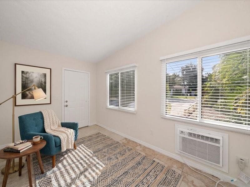 533 Yelvington Ave photo 4