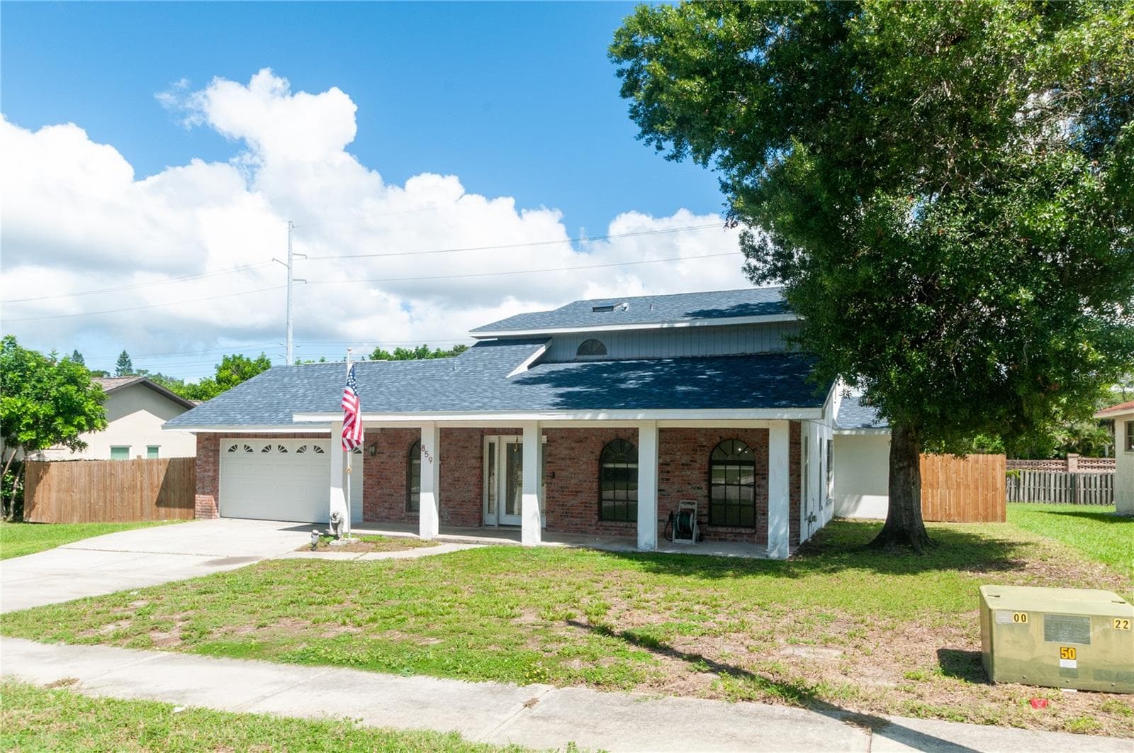 859 Pinewood Ter W photo 2