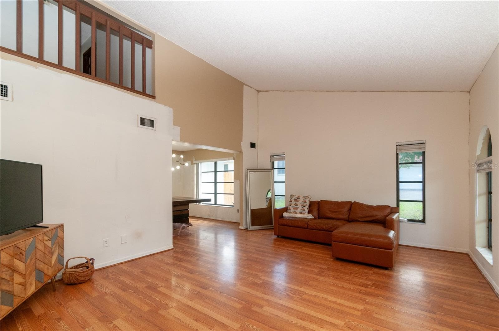 859 Pinewood Ter W photo 5