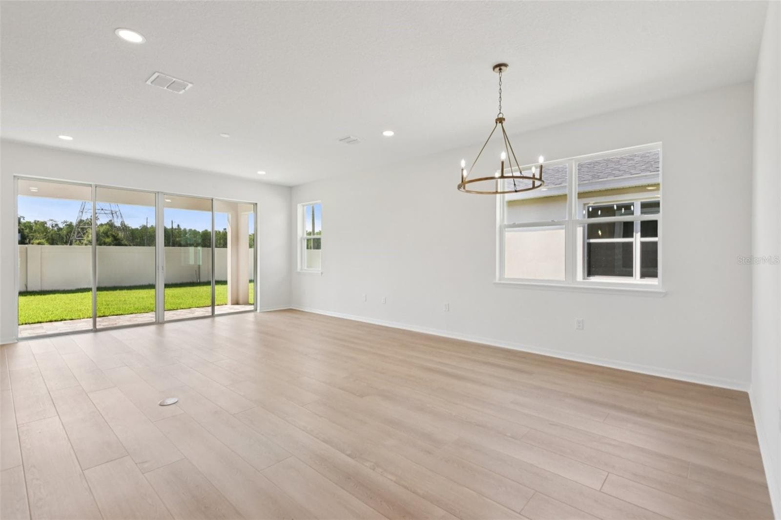 10667 Steinahatchee Ln photo 4
