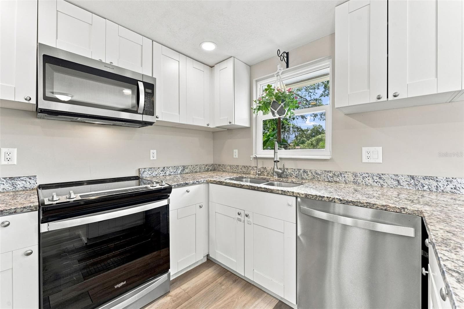 2801 Candlewood St photo 2