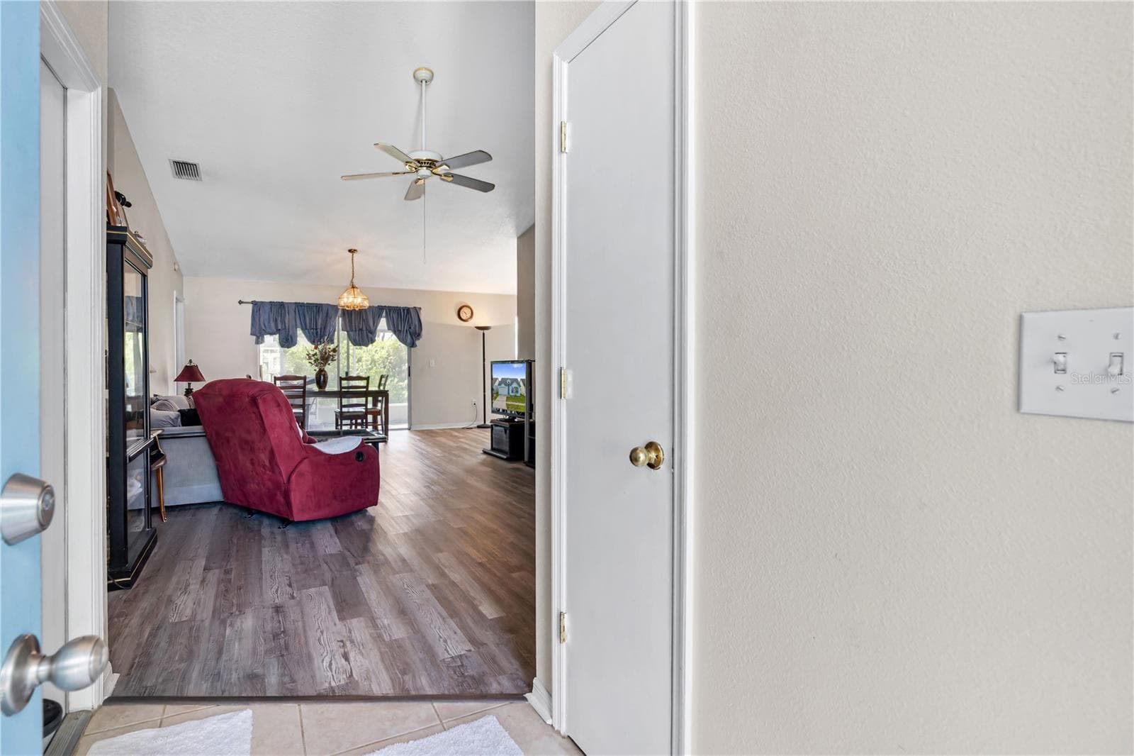218 Lookout Dr photo 4