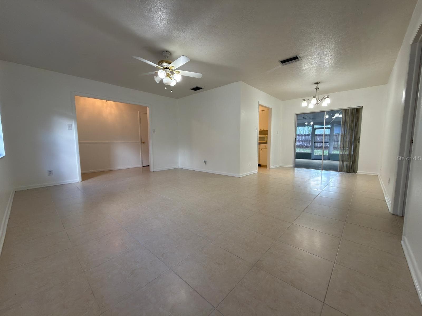 2209 Boxwood Way photo 2