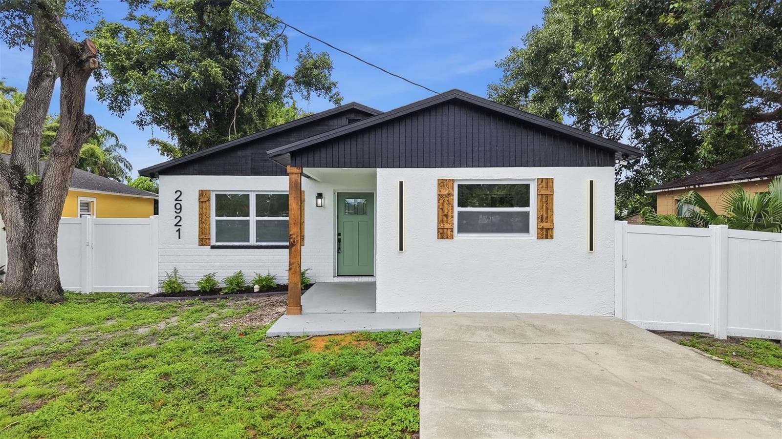 2921 57 Ave N photo 3