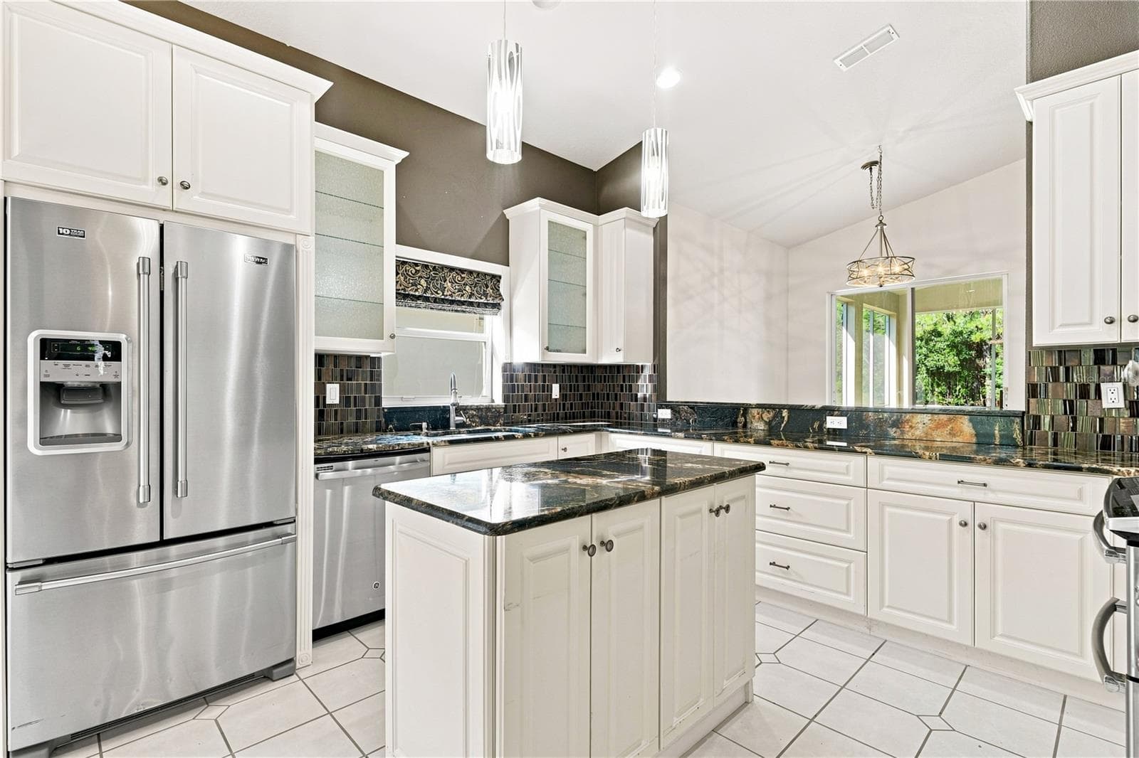 10097 Holly Berry Dr photo 2