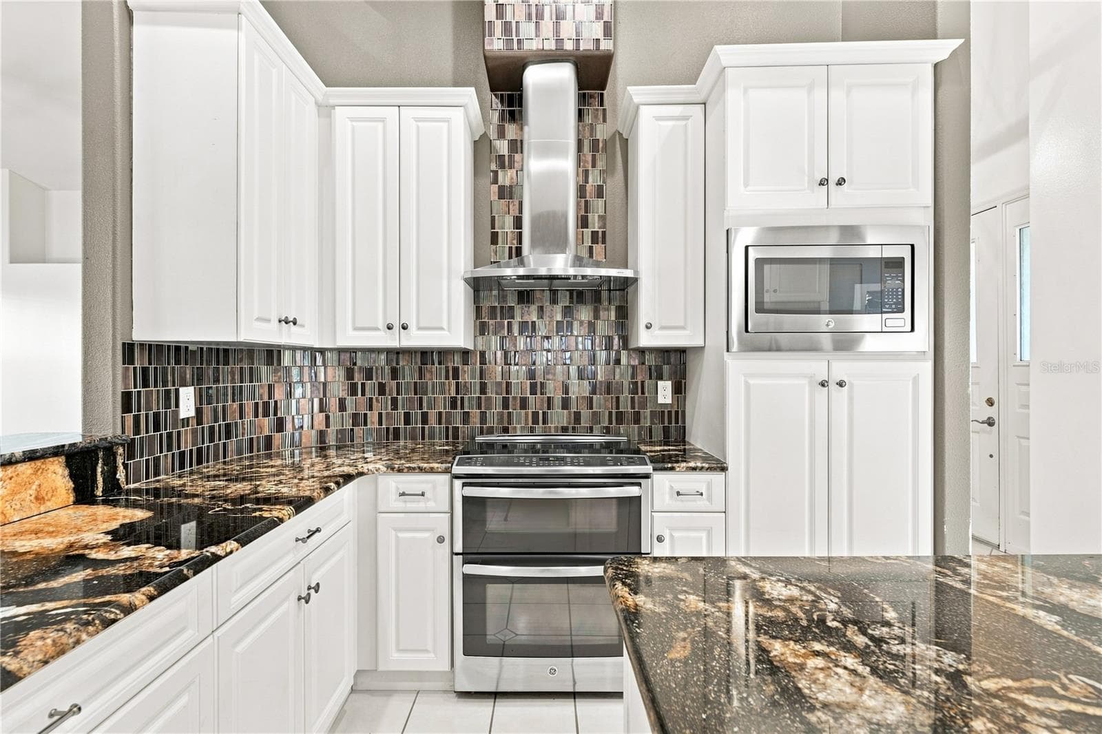10097 Holly Berry Dr photo 3
