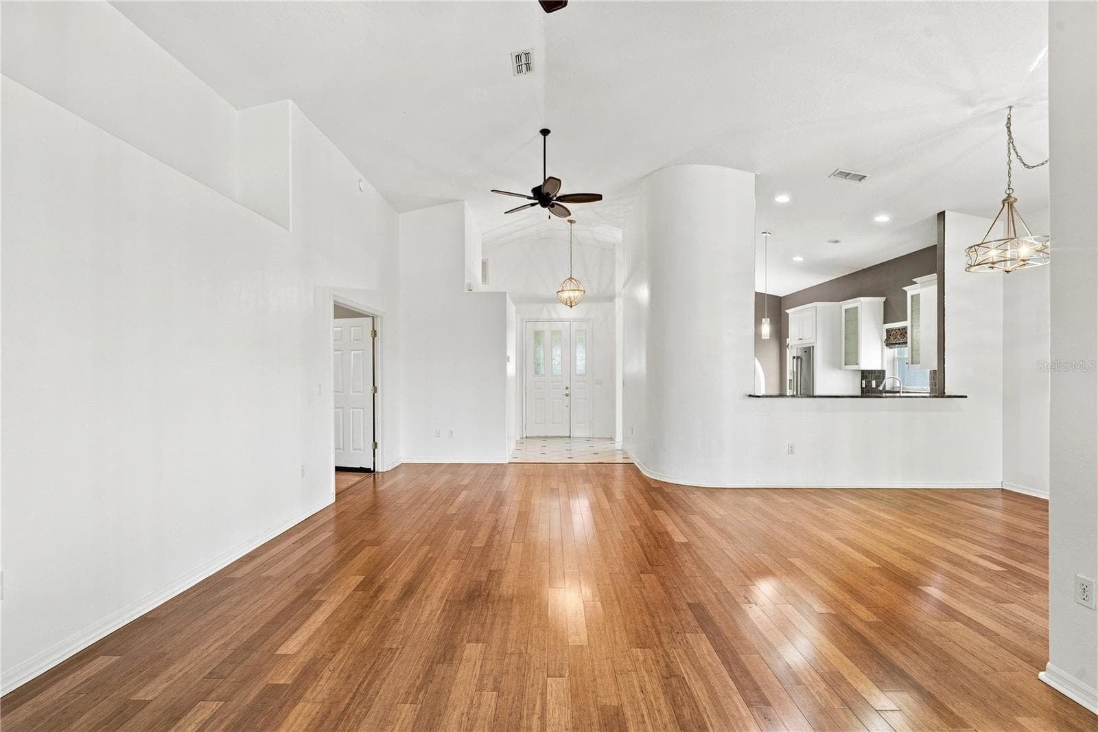 10097 Holly Berry Dr photo 5