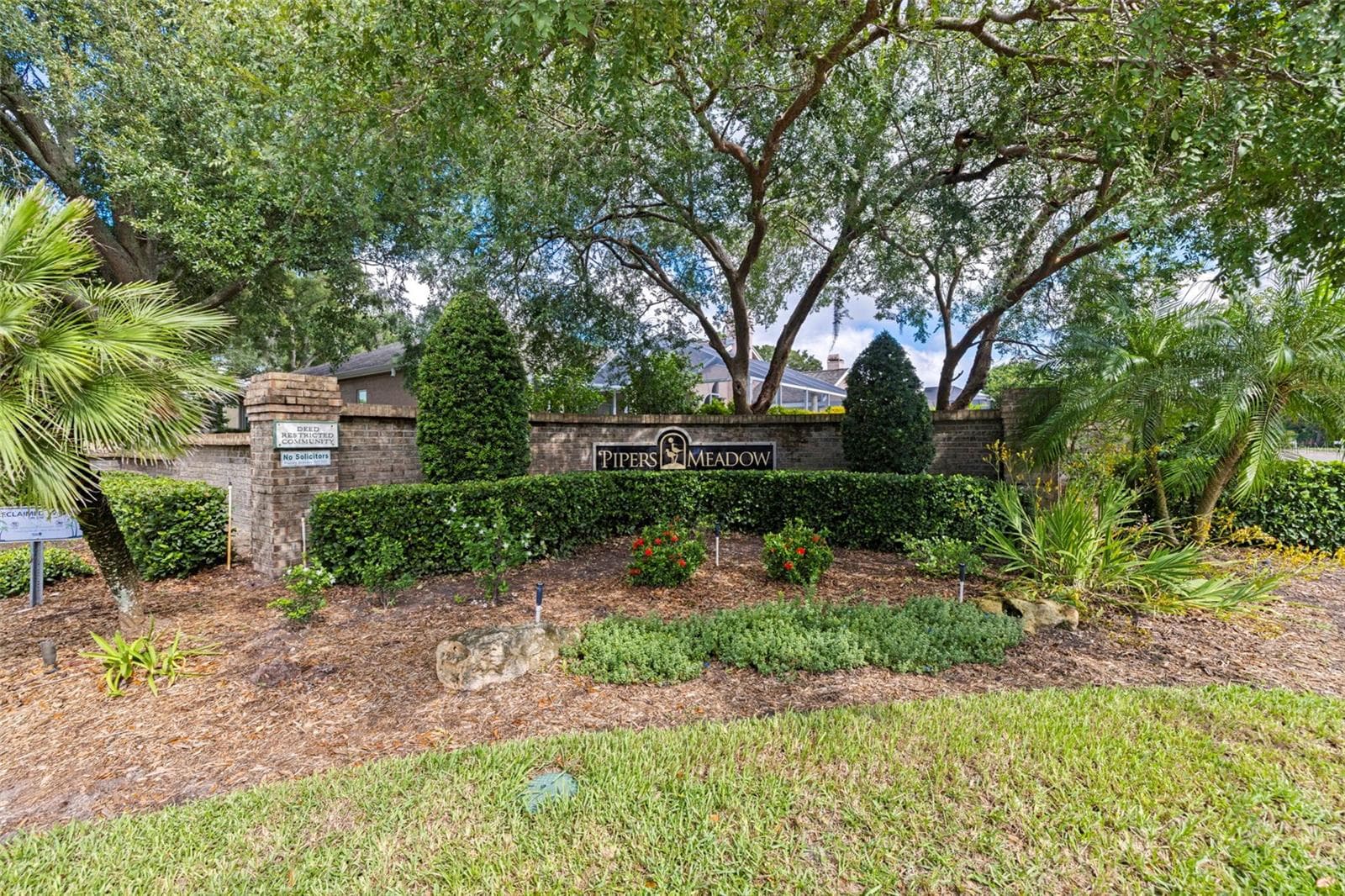 1671 Castlewood Ln photo 4