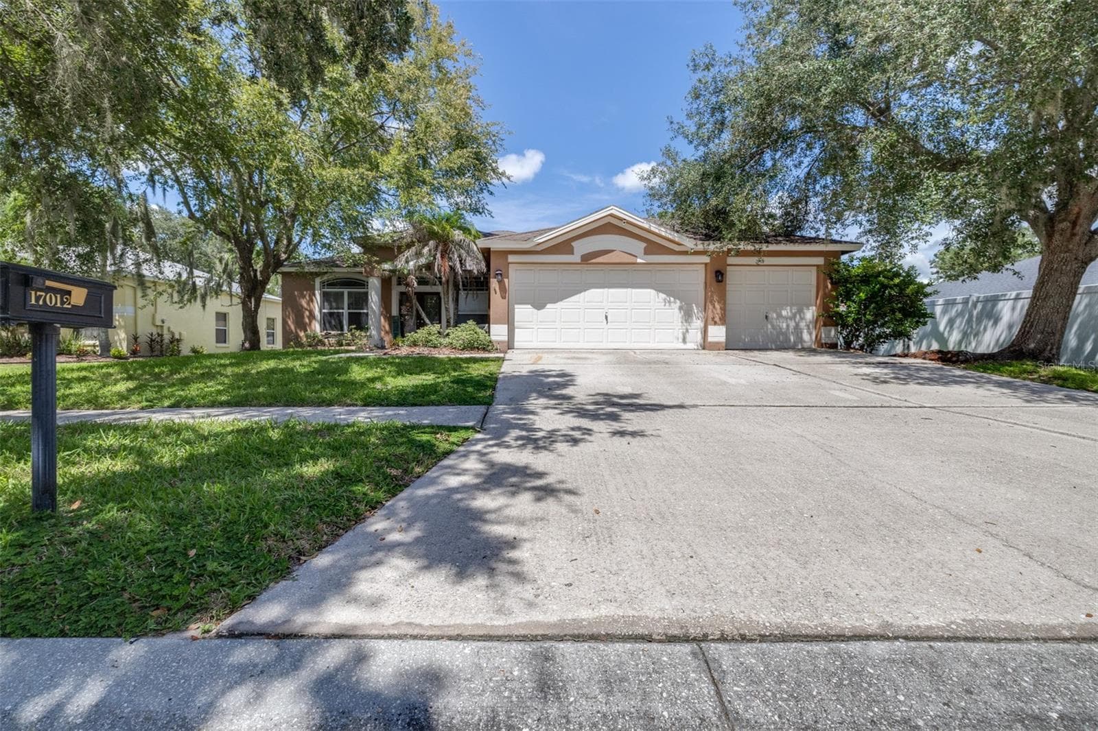 17012 Falconridge Rd photo 3