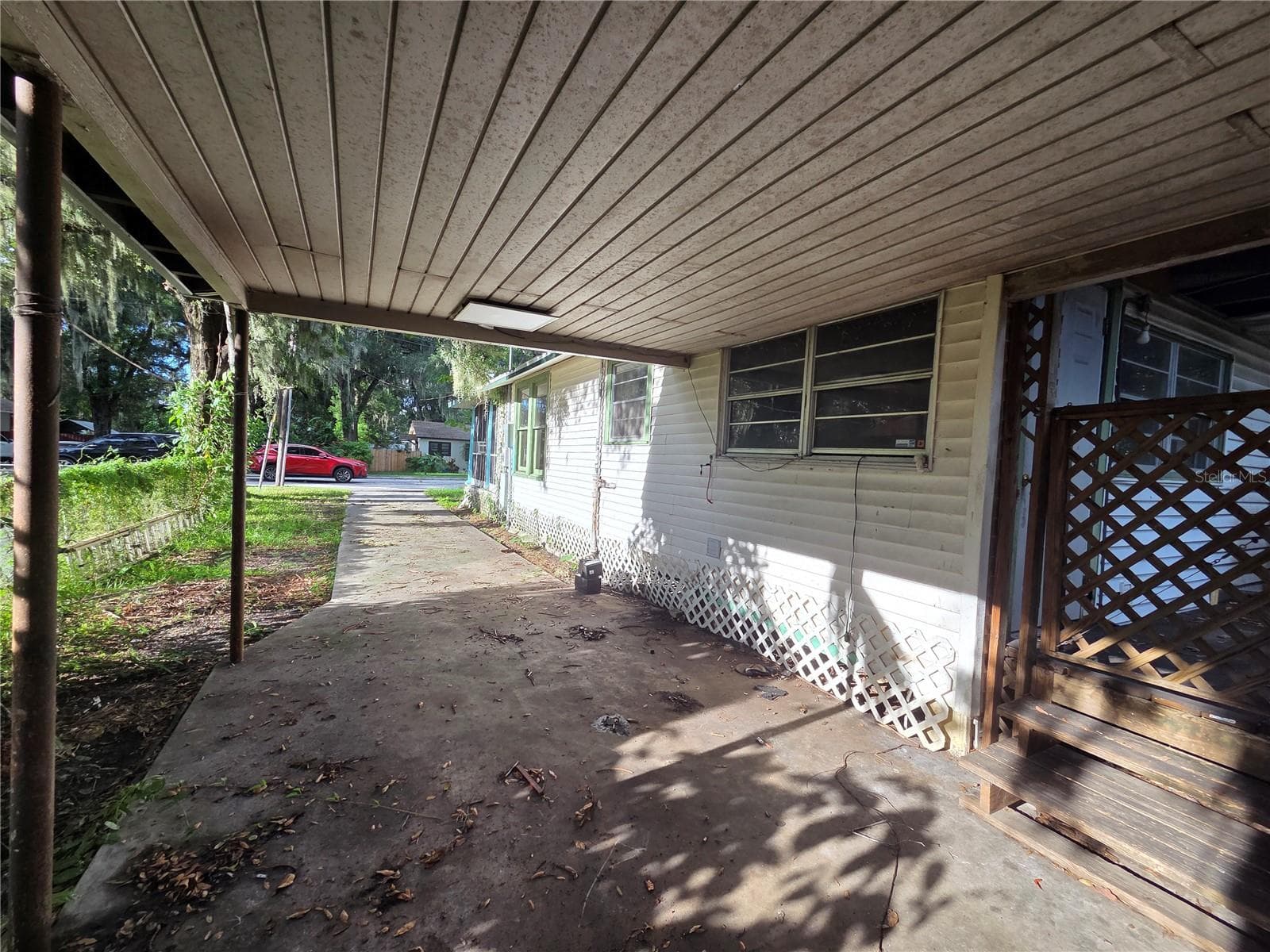 113 W Strickland St photo 5