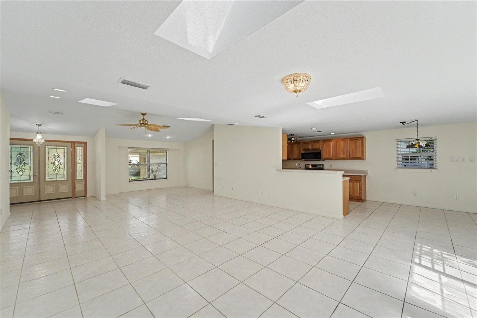 2057 Brent Pl photo 3