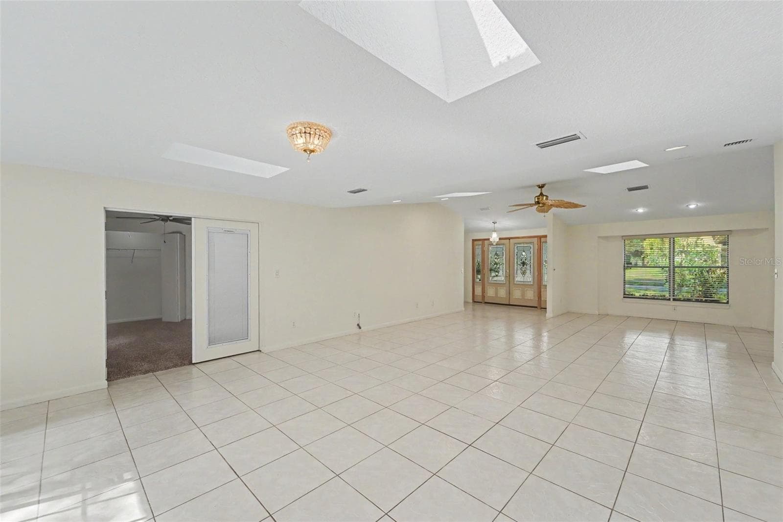 2057 Brent Pl photo 4
