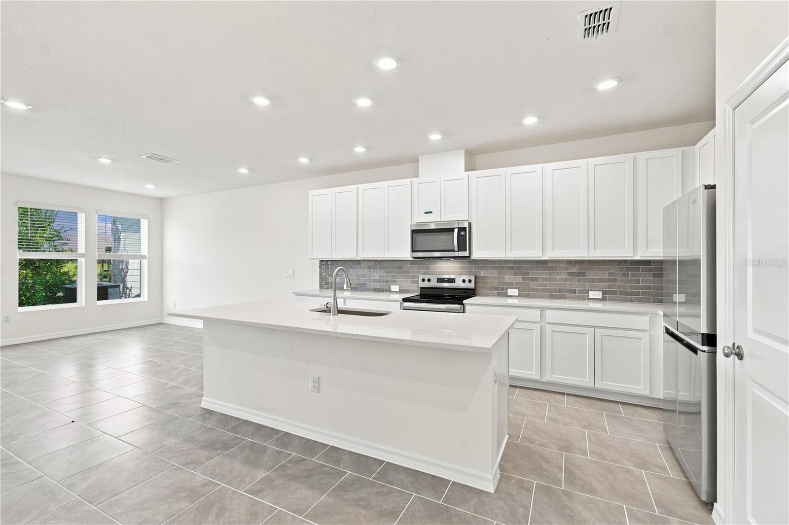 6355 Jensen View Ave photo 3