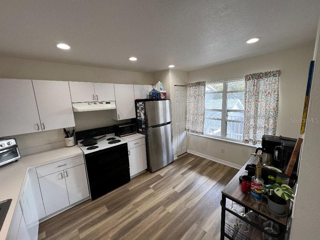 9485 Hamlin Blvd #8 photo 3