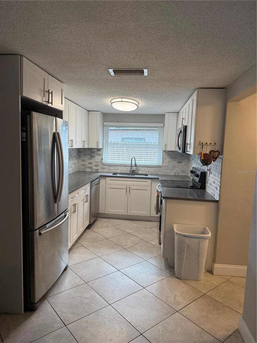 7405 Oakshire Dr photo 3