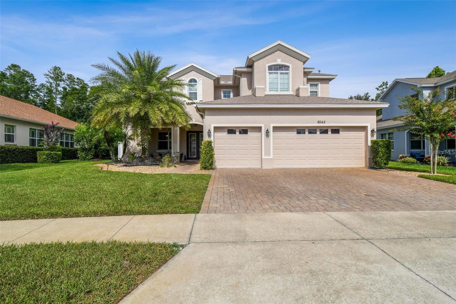 8542 Eagle Brook Dr photo 2