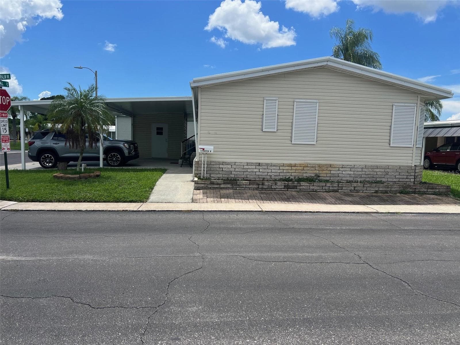 1 Thatch Palm St W photo 4