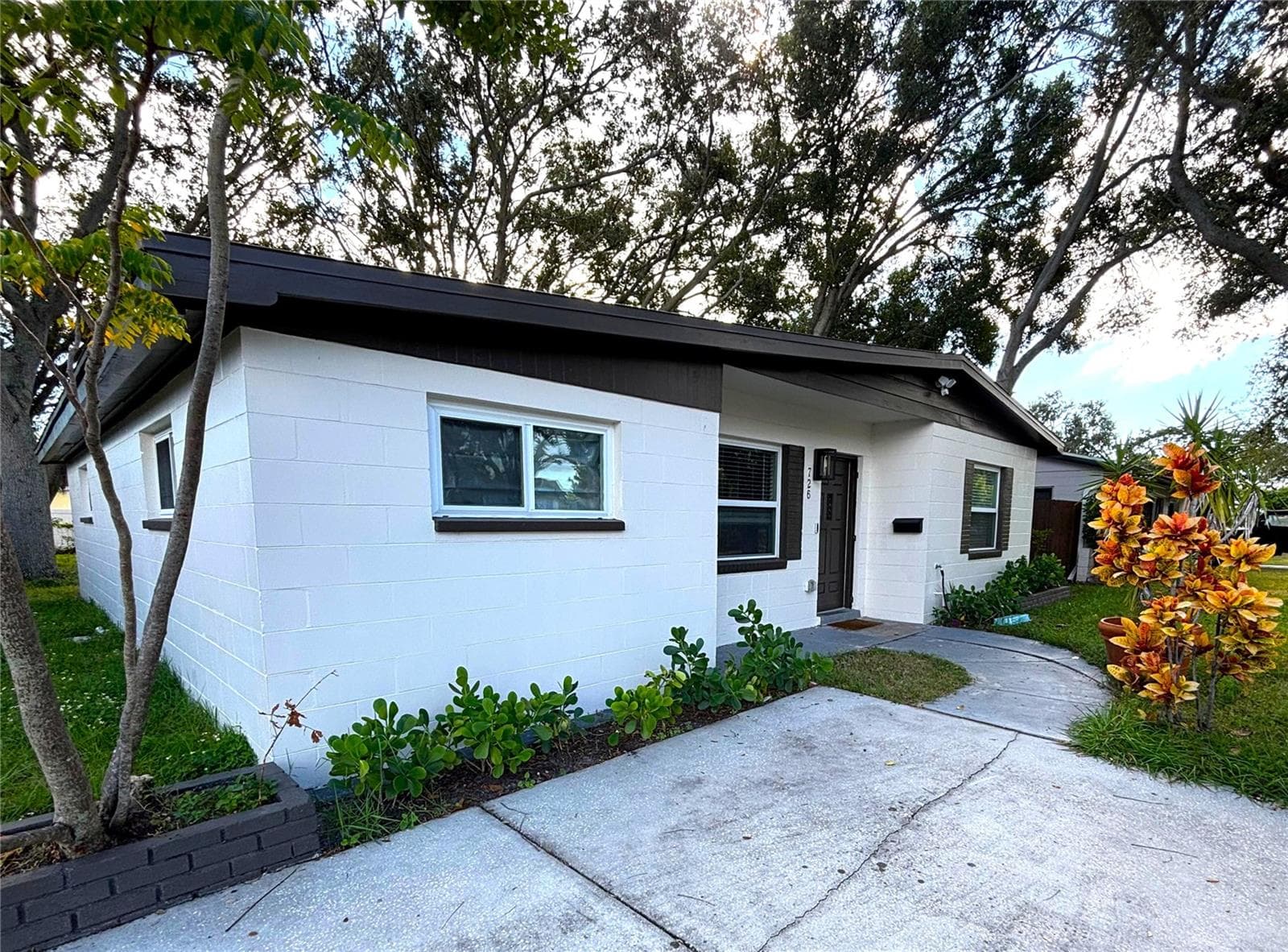 726 75th Ave N photo 2