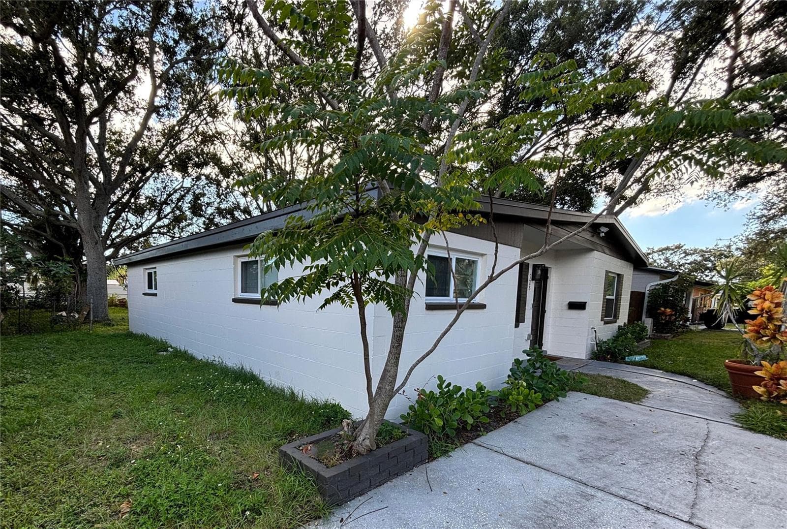 726 75th Ave N photo 3
