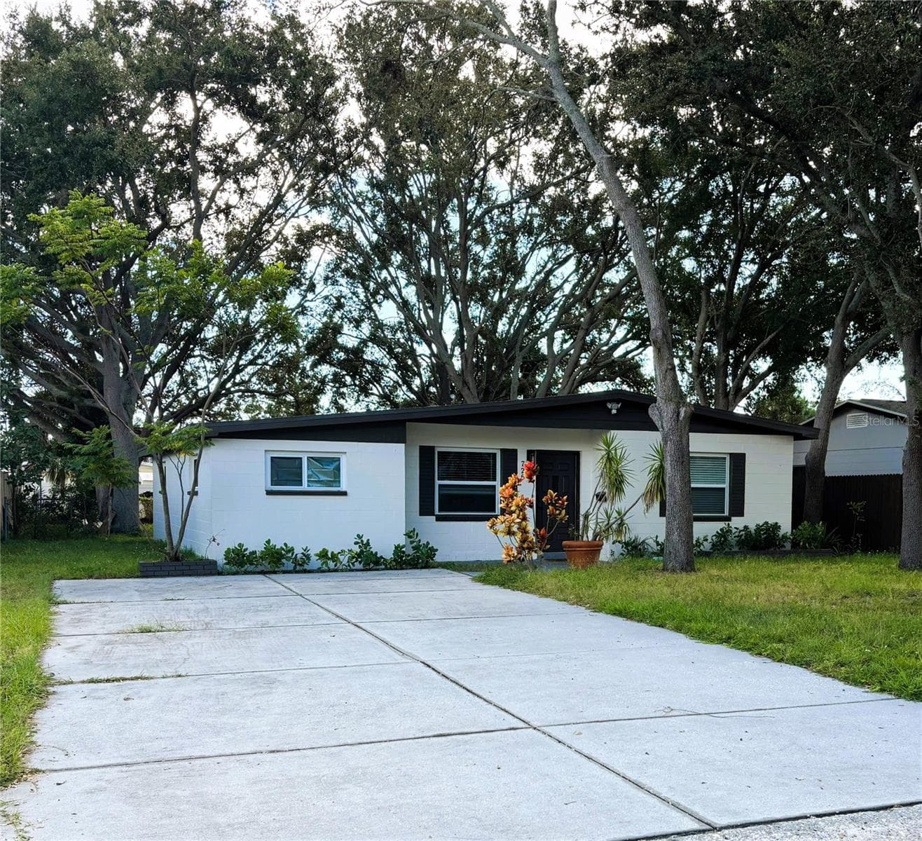 726 75th Ave N photo 5