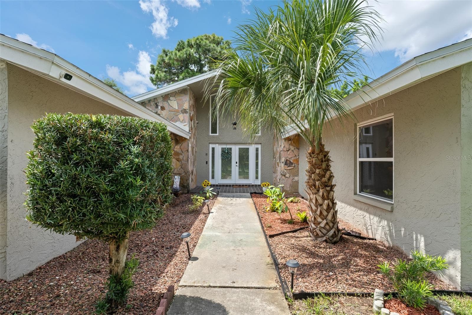 425 Wayfarer CT photo 3
