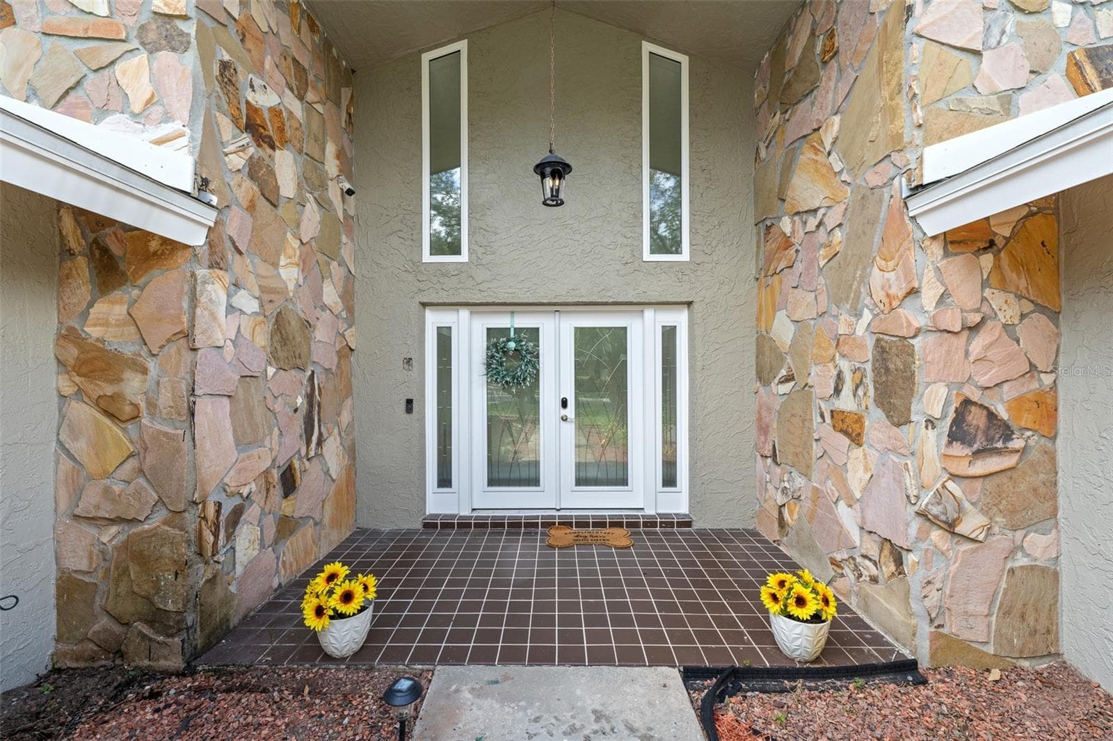 425 Wayfarer CT photo 4