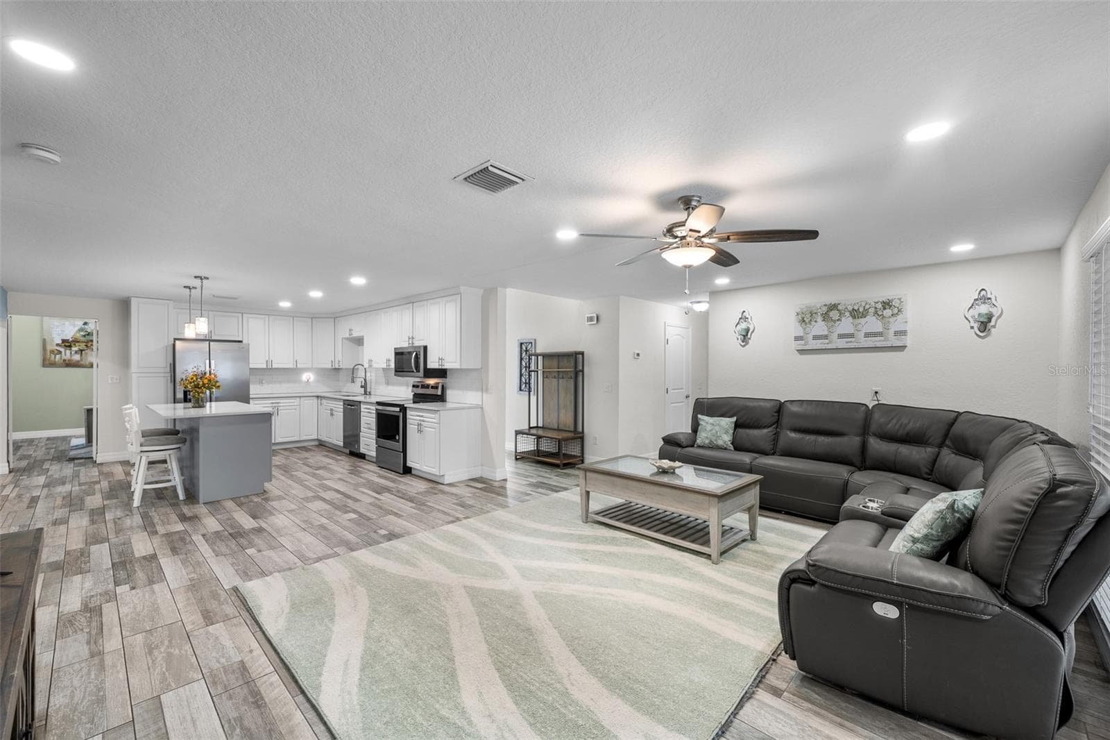 425 Wayfarer CT photo 5