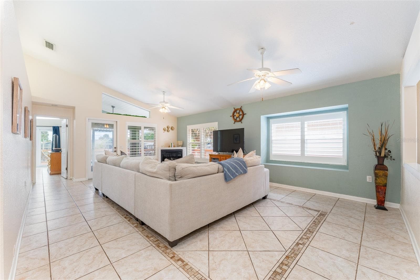 835 Symphony Isles Blvd photo 4