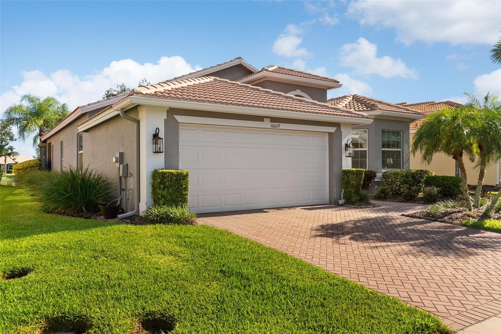 16019 Golden Lakes Dr photo 2