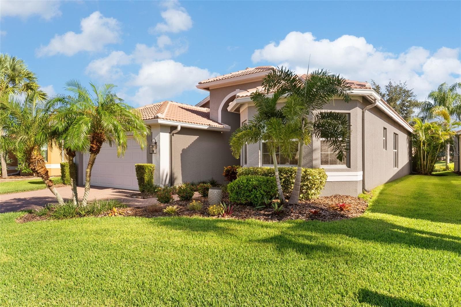 16019 Golden Lakes Dr photo 3