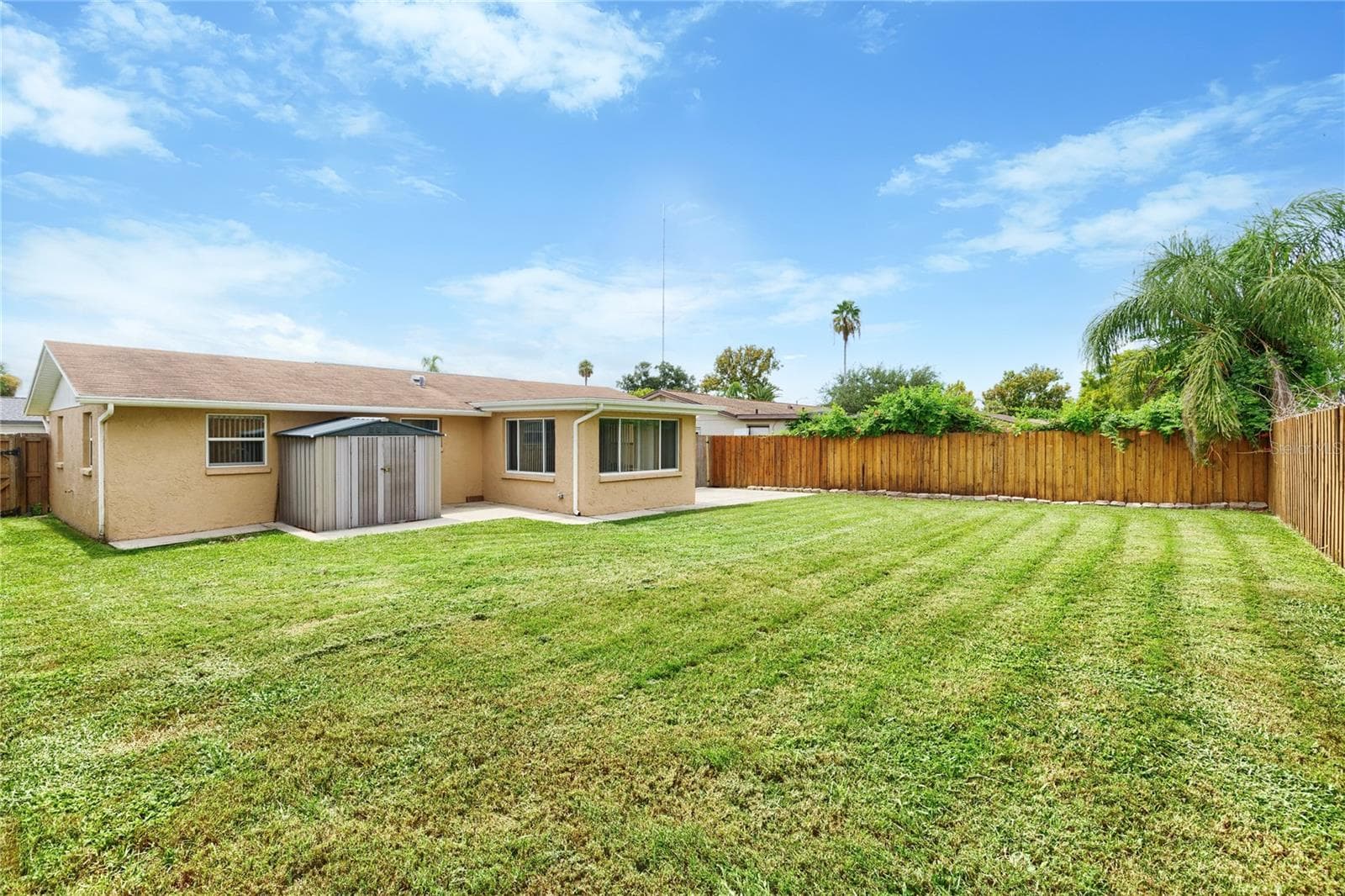 3339 Garfield Dr photo 2