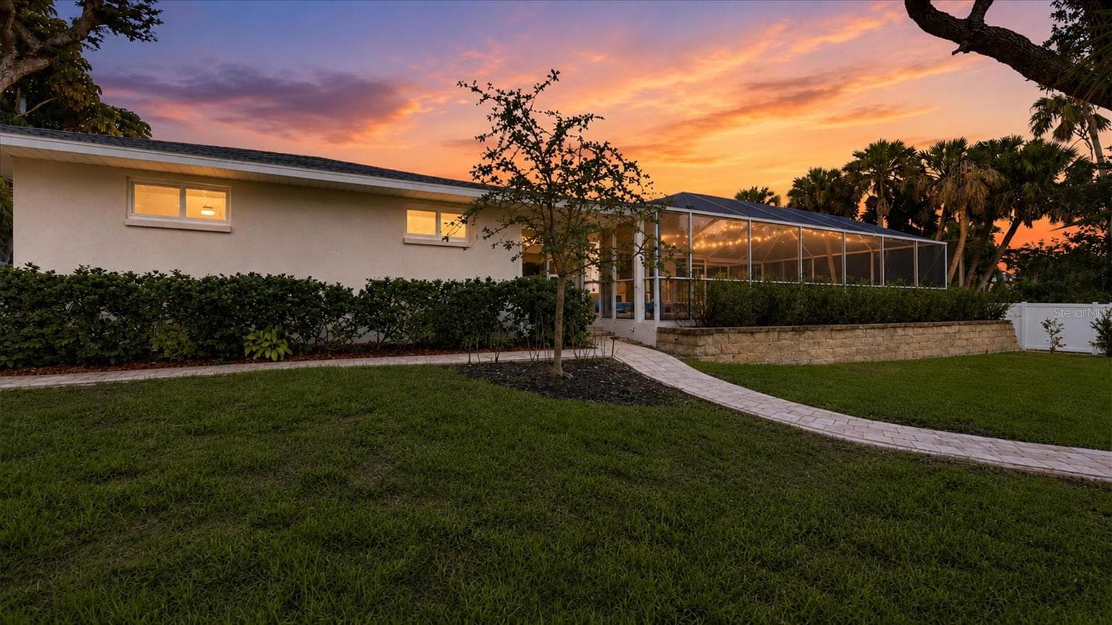 5333 Siesta CT photo 4