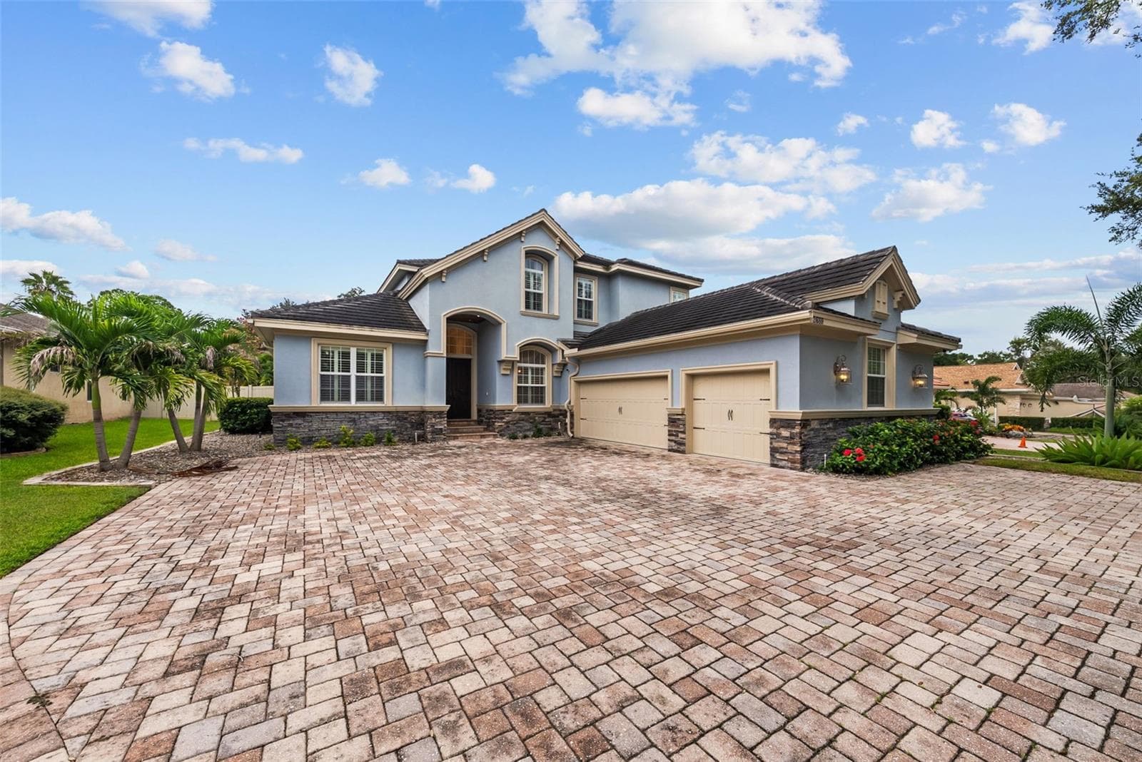 2689 Waters Edge CT photo 2