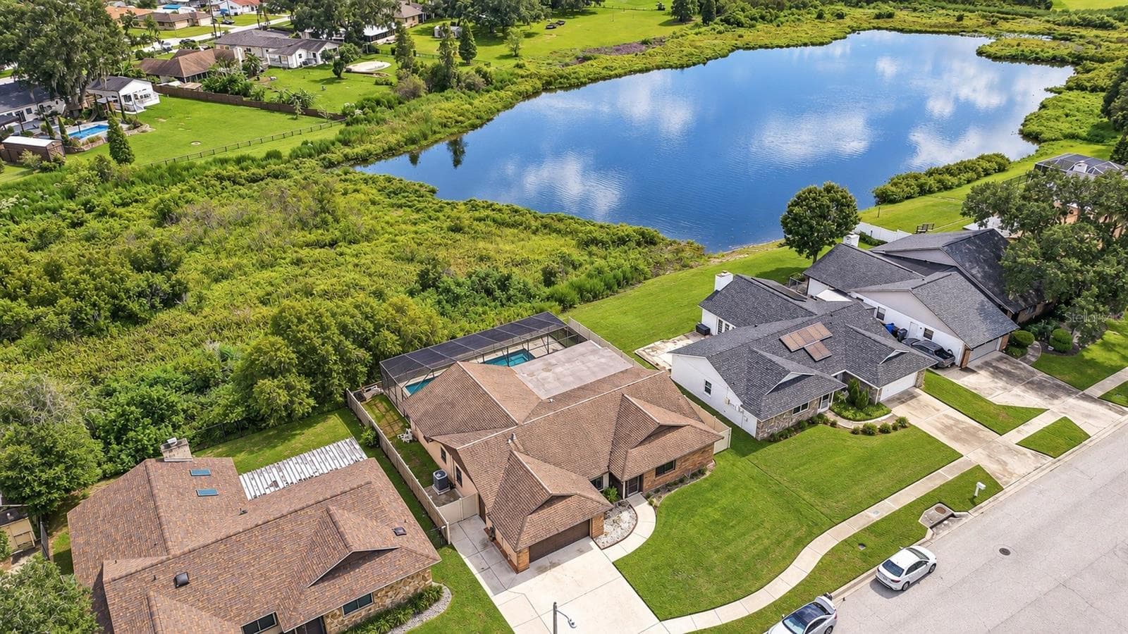 659 Timber Pond Dr photo 2