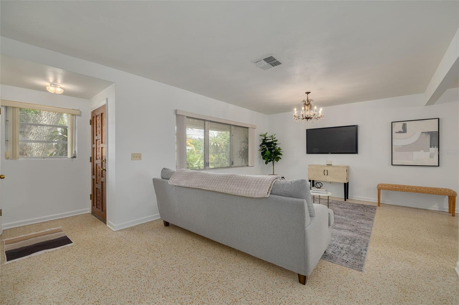 1441 Satsuma St photo 5