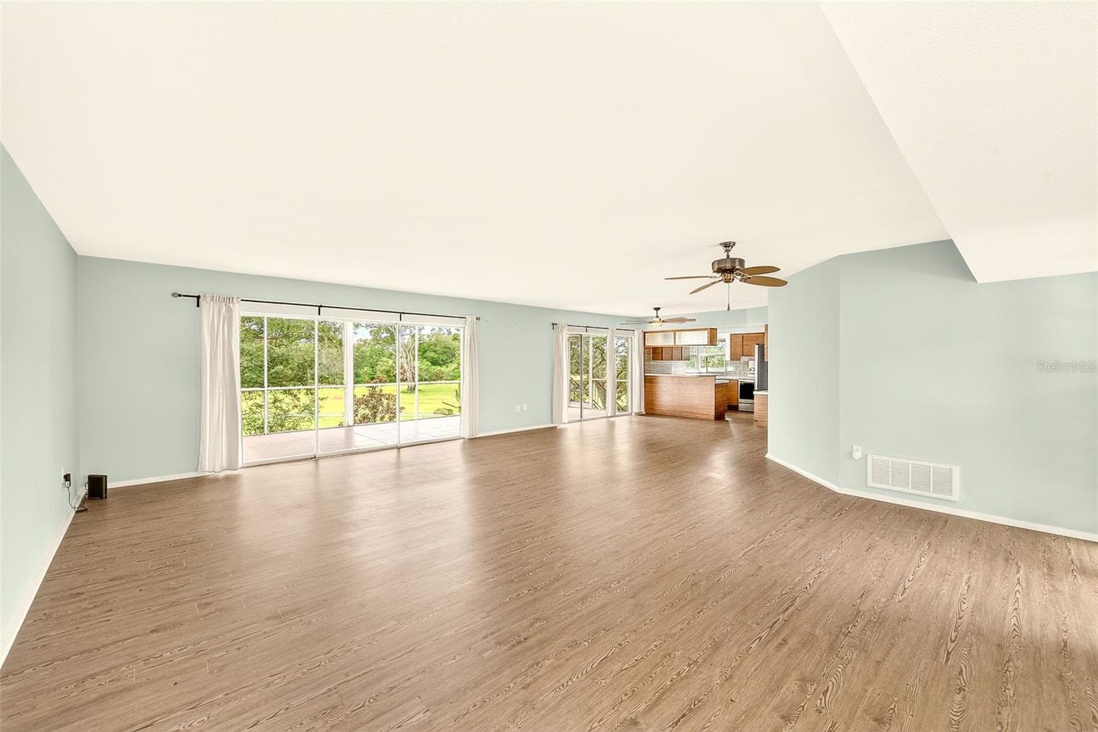 25 Country Club Dr photo 5